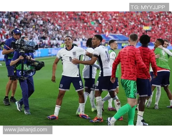 罗马与皇马首发阵容对比分析揭示双方战术布局与关键球员表现